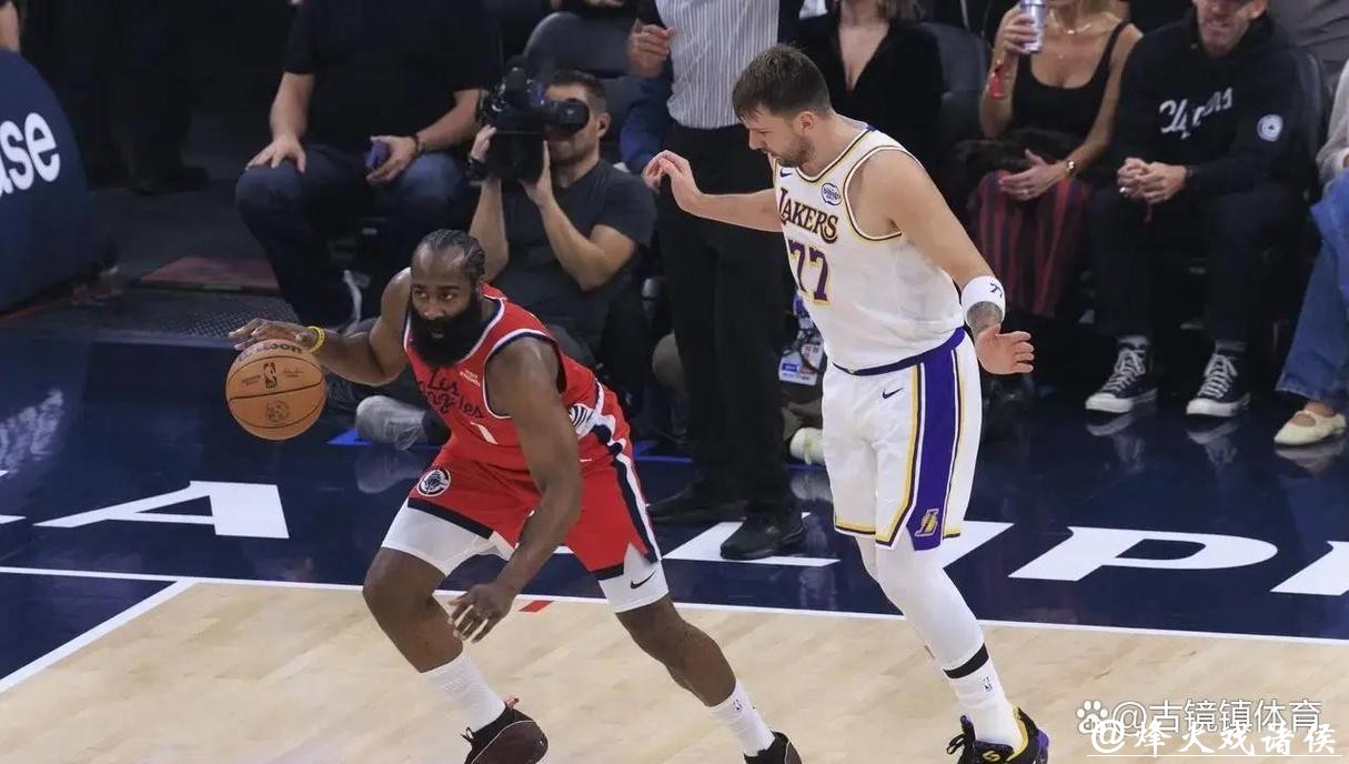 卡登合砍53分力压詹皇36分,快船击败湖人赢下洛城德比 卡登合砍53分力压詹皇36分,快船击败湖人赢下洛城德比